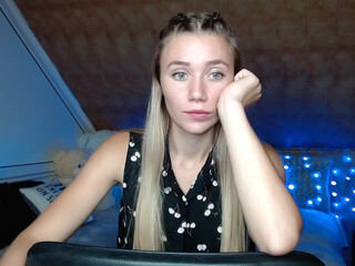 kitty_kitty1 chaturbate beauty undressed to show off her tattoos