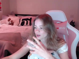 katieecage chaturbate Dark haired bitch