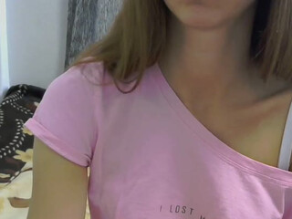 alexa88881m webcam show sweet girl playing with dildos