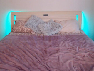 Amamellie webcam show matchless bitch seduces with big forms