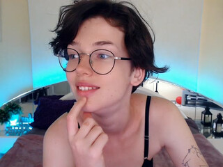 Amamellie webcam show Mature