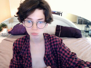 Amamellie webcam show busty babe massages pussy