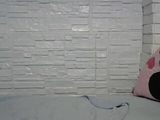 amanta webcam show naked beauty in the kitchen