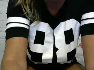 amanta webcam show mama is cumming heavily