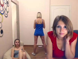 AmazingCuties webcam show cute bitch shows off her gorgeous body