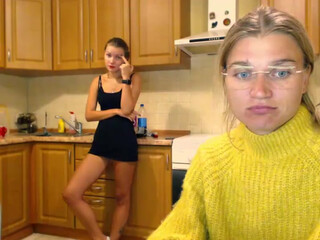 AmazingCuties webcam show undresses and shows puffy bread