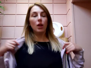 AmeliaSeen webcam show walking