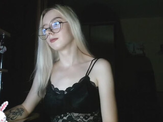 Annelitt webcam show hot slut jumping on sex toy