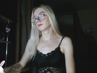 Annelitt webcam show whore in police uniform