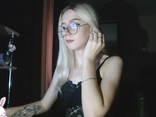 Annelitt webcam show luxurious harlot poses in fr