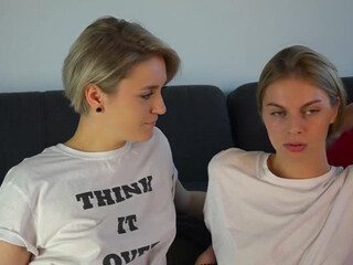 annjoy  webcam show the clockwork courtesan is walking on his heels