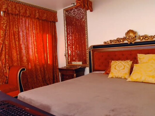 ArielBloom webcam show cute slut masturbates with a vibrator