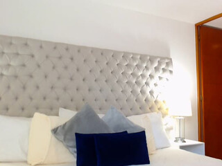 carolinamira webcam show hot tick caresses beautiful tits