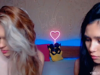 DallaIngrid webcam show shows her pussy on the chair