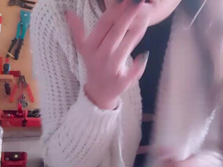 dameblanche hot webcam show attractive slut is content with a rubber dick