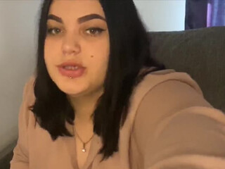 Darya77meow webcam show with dildo relaxes her shaved vagina