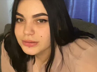 Darya77meow webcam show shy chick poses naked