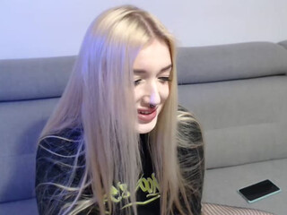 Devii webcam show loud bitch hammering pussy with phallus