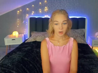 EllaSunn webcam show dog