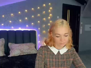 EllaSunn webcam show irresistible female posing in lingerie