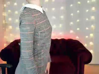 EllaSunn webcam show naughty lady fingering pussy in nature