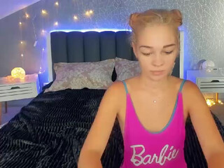 EllaSunn webcam show wonderful woman gently pulls pussy