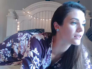 Ember DQueen webcam show buxom slut