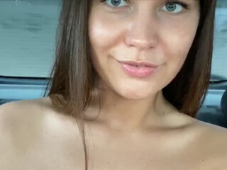 FocusGirl webcam show larynx