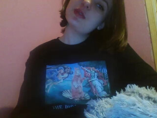 GilmoreLaeq webcam show Black-haired woman