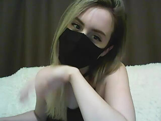 IceFire77713 webcam show busty brunette caresses shaved vagina