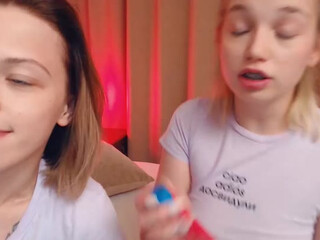 KamillaJo webcam show bitch in high heels and her sexy legs