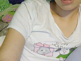 Kammi-A-L webcam show to the cute chick rubs her clit