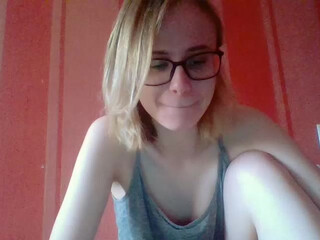 kar1n webcam show gorgeous bitch bares her breasts