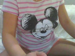 karolcia 18 webcam show luxurious bitch fucks pussy with phallus