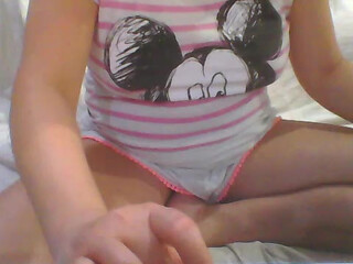 karolcia 18 webcam show handjob in front of the camera