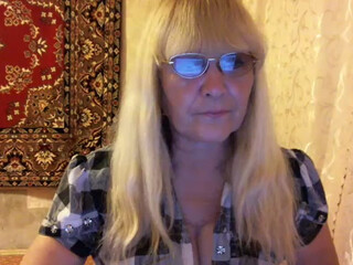 Kleopatra675 webcam show crazy nurse posing on camera