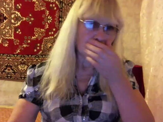 Kleopatra675 webcam show busty mare is hammering her anus