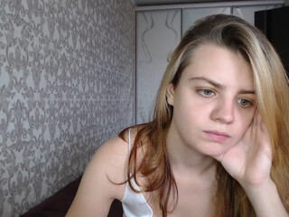 klubni4ka3 webcam show babe in stockings fucks both holes