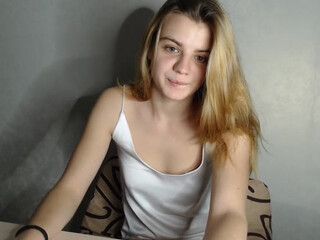 klubni4ka3 webcam show Nice little girl