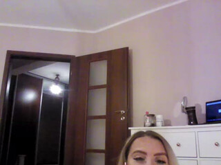 KoKo21 webcam show beautiful chick boasts big boobs