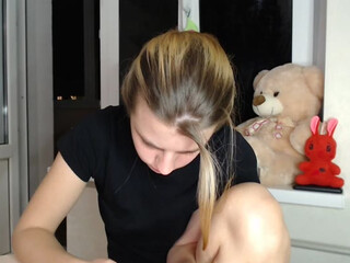 klubni4ka3 webcam show gorgeous mare gently massages pussy