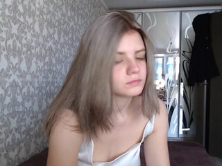 klubni4ka3 webcam show cute slut gets exposed on camera