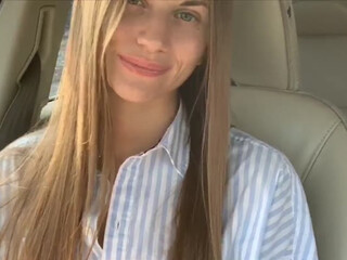 Ksssksss webcam show beauty fucks herself in front of the webcam