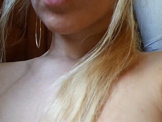 kukohubo webcam show Appetizing young lady