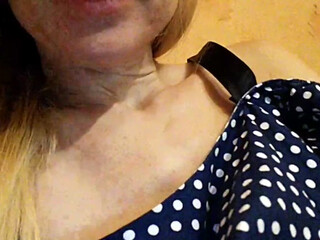 kukohubo webcam show Incendiary chick