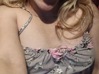 larara webcam show redhead with big tits