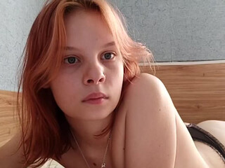 Laura-Foxy webcam show Graceful bitch