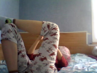 Laura-Foxy webcam show hot chick caresses big ass