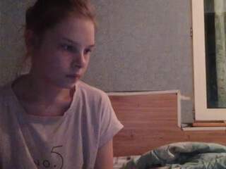 Laura-Foxy webcam show loves to masturbate standing cancer