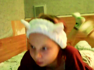 Laura-Foxy webcam show excellent body gives pussy